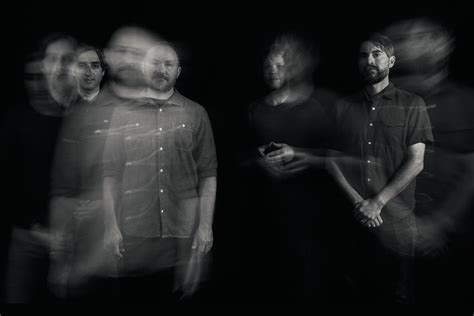  Explosions In The Sky: Your Grave Un viaje épico de melancolía que se eleva con crescendos desgarradores